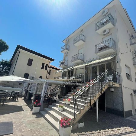 Hotel Moroni Rimini Luaran gambar